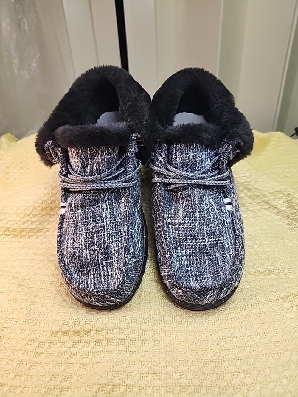 Hey Dude Women's Black & White Knit Faux-Fur Slip-On Slippers